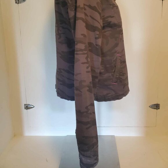AWESOME Vintage Camo Jacket - Picture 6 of 16